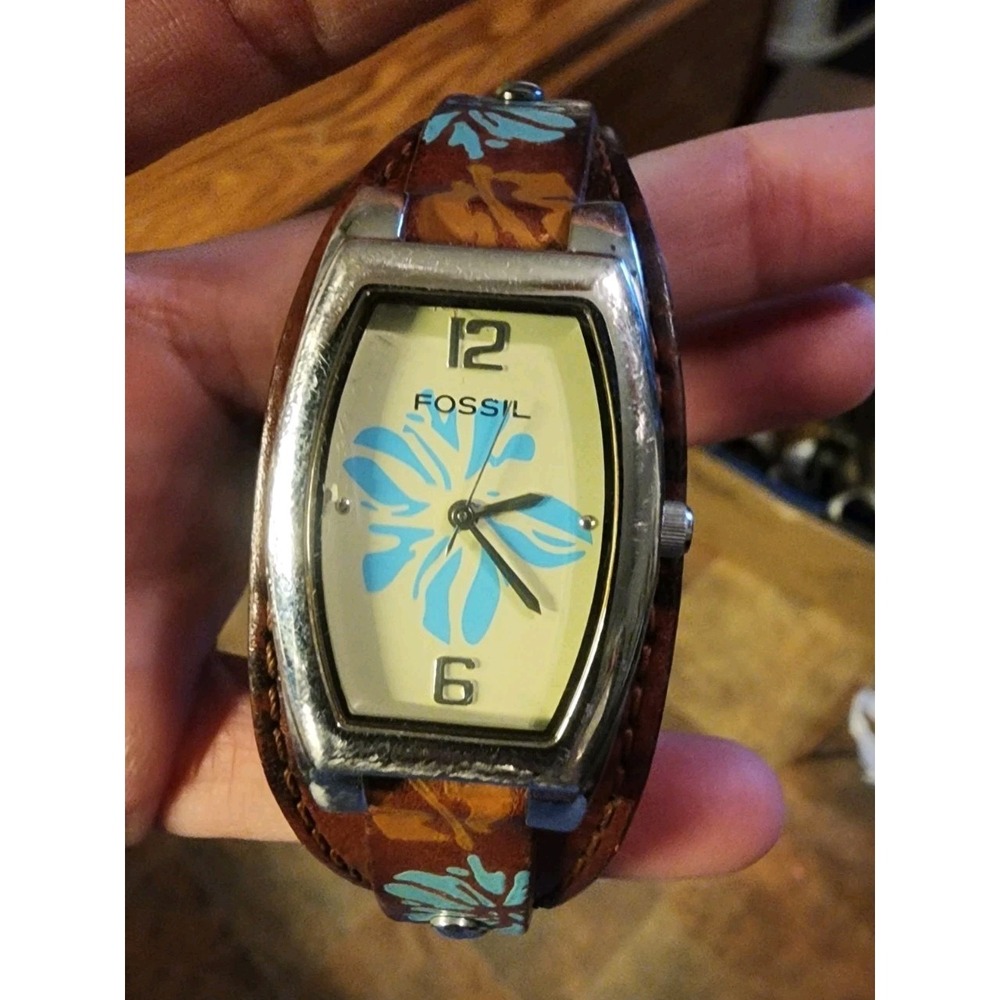 Vintage Ladies Fossil Blue Floral Leather Band Wrist Watch Y2k JR8179